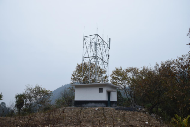 近日,泸溪县兴隆场镇巴斗山村移动信号发射塔建成投入运营,解决了巴斗