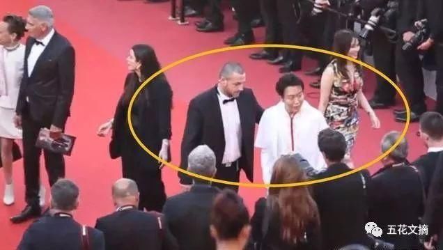 太尴尬!李玉刚戛纳首秀砸锅 走红毯被保安赶走