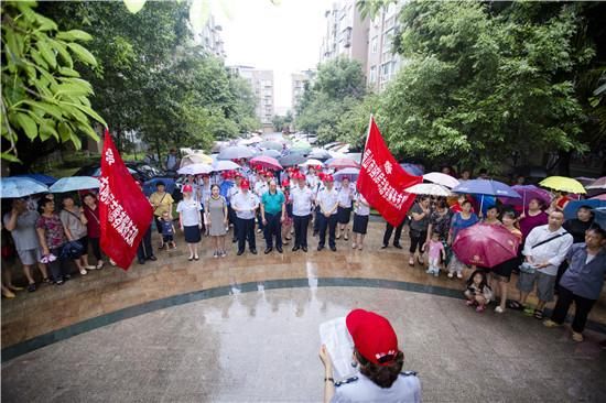 眉山市国税局、地税局冒雨共同开展创建全国文