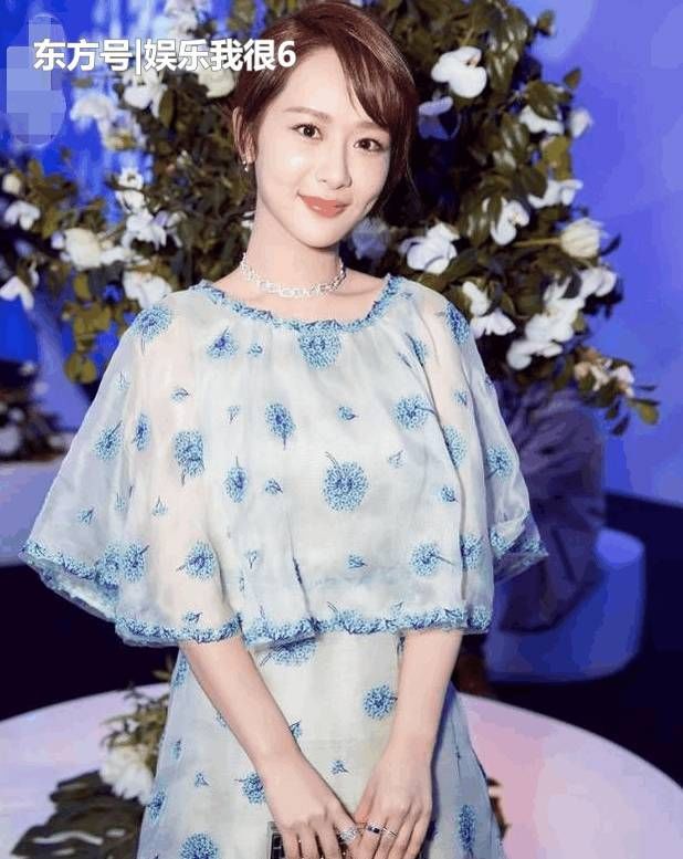 女星同穿连衣裙,迪丽热巴异域风情,赵丽颖甜美