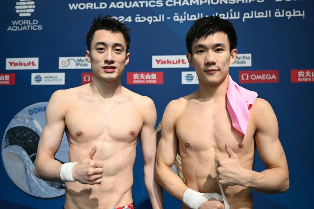 三连冠！练俊杰/杨昊夺得世锦赛男双十米台金牌_北京时间