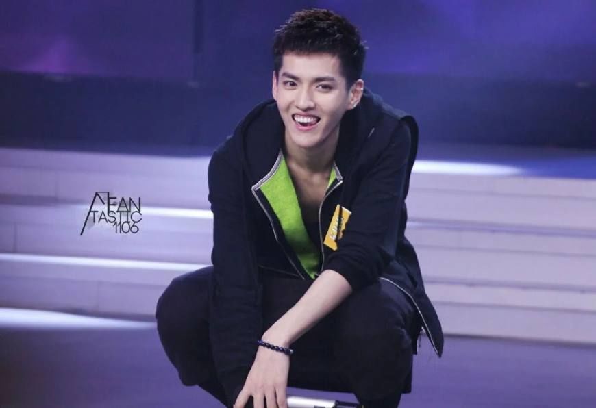 吴亦凡的腿长有113厘米,令人羡慕