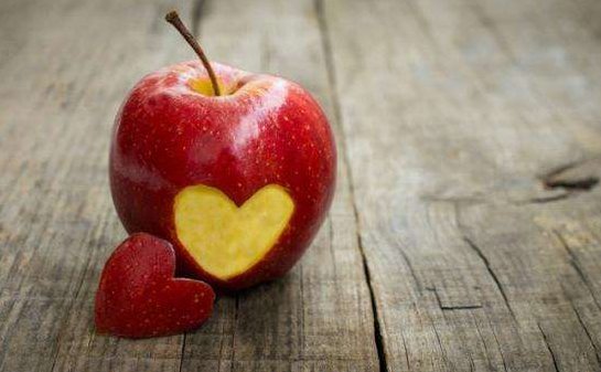 阿姨天天吃苹果皮肤白,苹果的功效与作用!只怕