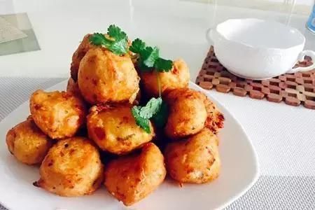 炸萝卜丸子放些剩米饭,简直好吃炸了