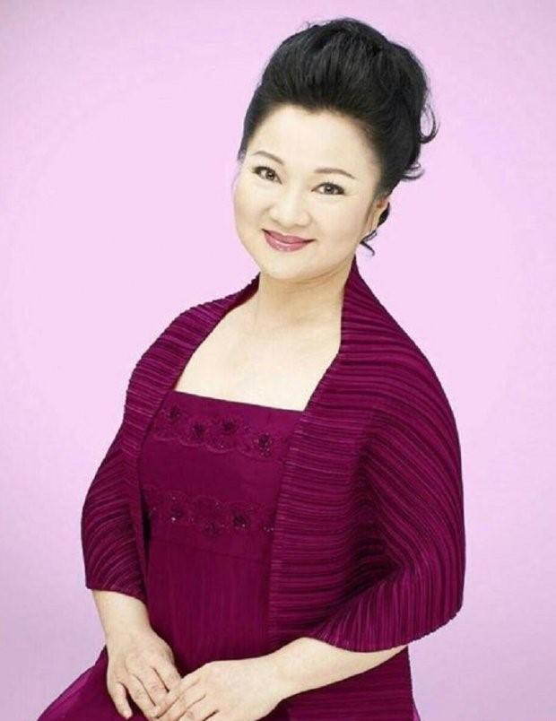 小海绵被曝光,黄晓明为何发飙?看看明星们儿女的惨案就知道了