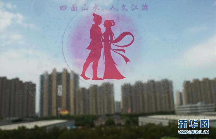 上海铁路局首开七夕“爱情专列” 上海铁路局首开七夕“爱情专列”