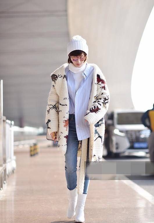 景甜为博眼球真拼!风衣开怀系俩腰带,网友:她的