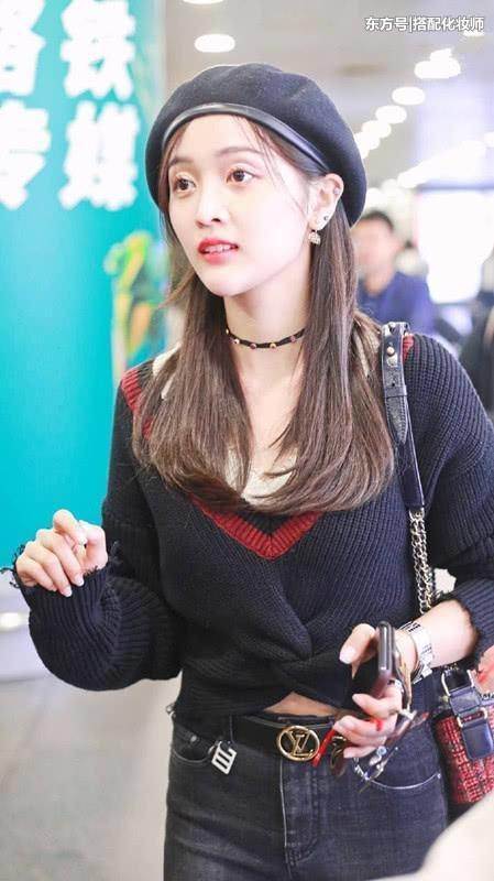 吴宣仪一身精致穿搭现身,近距离看她的眼睛,双