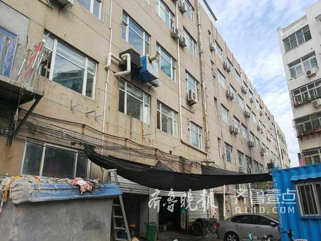 济南七里堡一年轻小伙上吊身亡,警方已介入调查 济南七里堡一年轻小伙上吊身亡,警方已介入调查