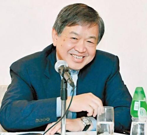 他是李嘉诚的得力助手一笔生意赚1000多亿,年