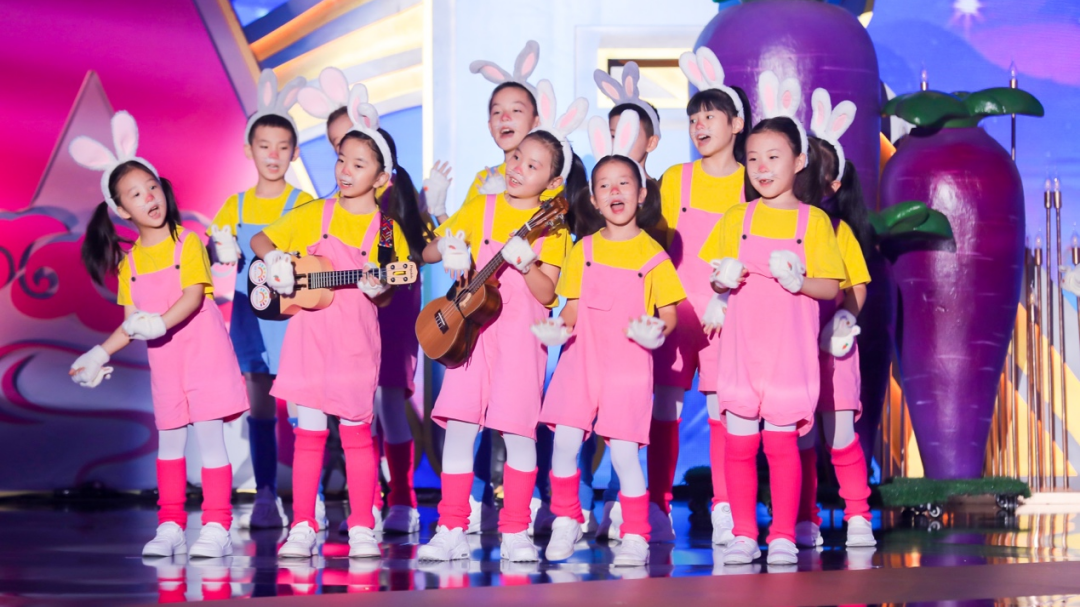 兔王星小演员再次重聚,有舞台,有观众,有你们真好 兔王星小演员再次重聚,有舞台,有观众,有你们真好