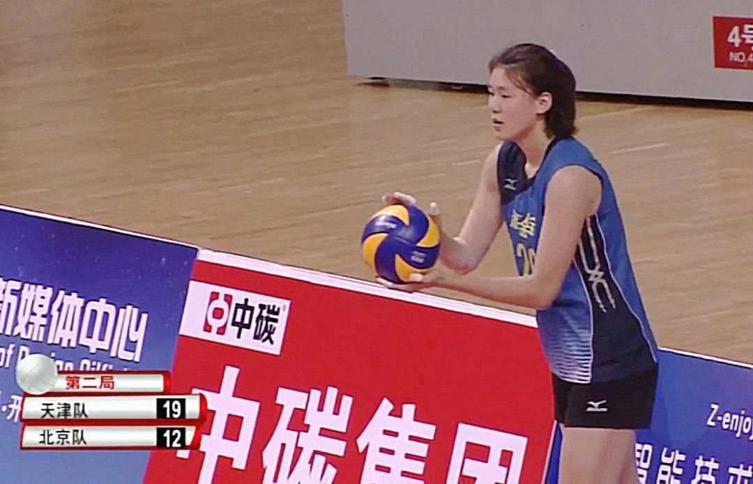 天津女排新人主攻王艺竹崭露头角,新赛季联手