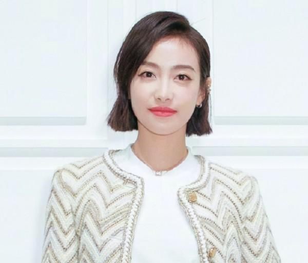 同一款露耳短发,宋茜和赵丽颖却美得完全不同