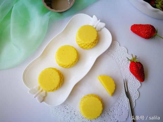 玉米做的点心,蒸一蒸就能吃,香甜松软,好吃不上火,孩子的最爱