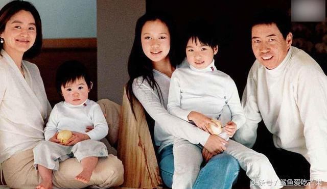 林青霞三个女儿同框照,如出一辙的丑?林青霞为