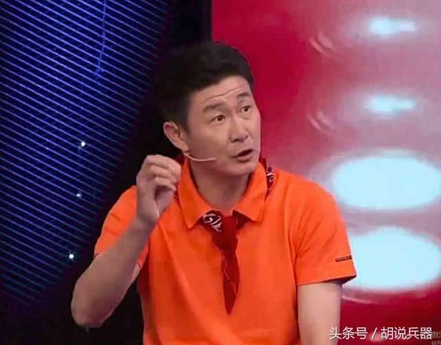 国足年薪一亿?郝海东怒了:像一堆白条的农民工