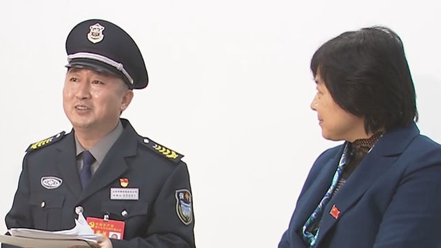 十九大代表贾树庆:与老街坊分享参会感受 十九大代表贾树庆:与老街坊分享参会感受