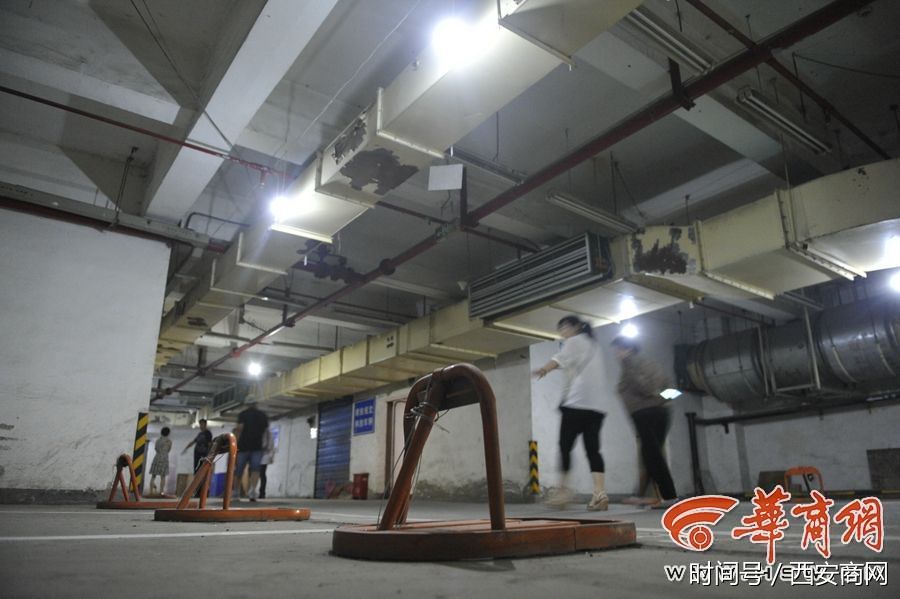 西安世纪经典小区停车费1000元\/月 物价部门已