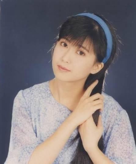 最红时齐名杨钰莹,却因太纯洁被埋没17年,如今