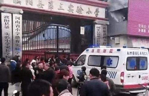 河南濮阳小学踩踏悲剧:谁“杀”死了小硕? 河南濮阳小学踩踏悲剧:谁“杀”死了小硕?