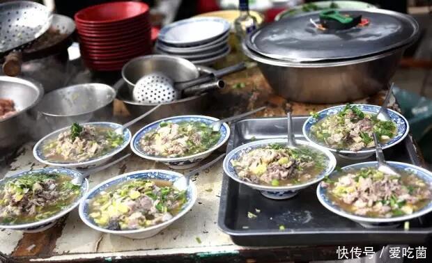 农村大集上这个小摊,生意火爆排队买,一天能卖