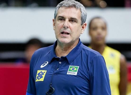 巴西主帅吉马良斯输中国拒绝参加发布会,并表示想当朱婷教练!