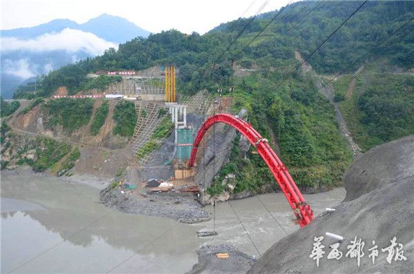 唐家山堰塞湖大桥主拱单肋合拢 项目总工程量