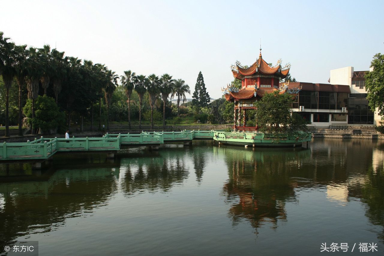 福州西湖有八景,包括仙桥柳色,大梦松声,古堞斜阳,水晶初月,荷亭唱晚