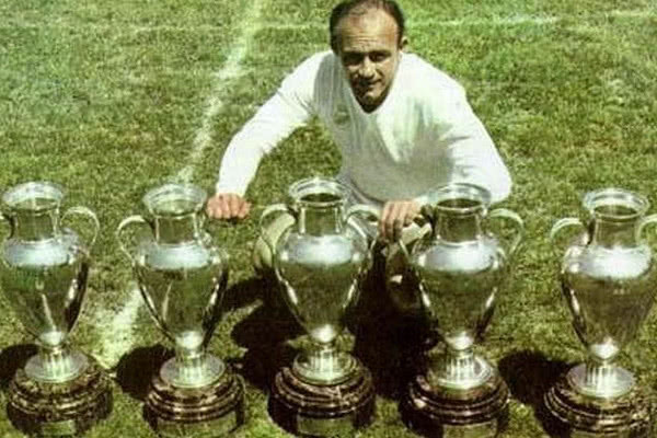 世界足坛史上五大球王:贝利、贝肯鲍尔毫无悬