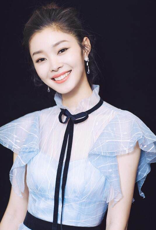 6大女星同穿蓝裙,杨幂仙气,赵丽颖优雅,关晓彤