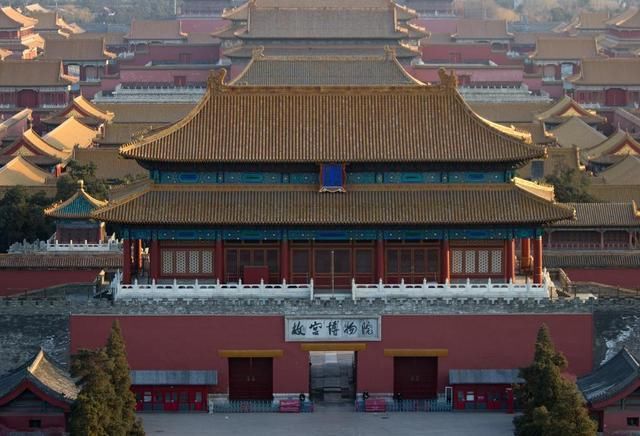 故宫博物院几个字到底是谁写的?郭沫若还是