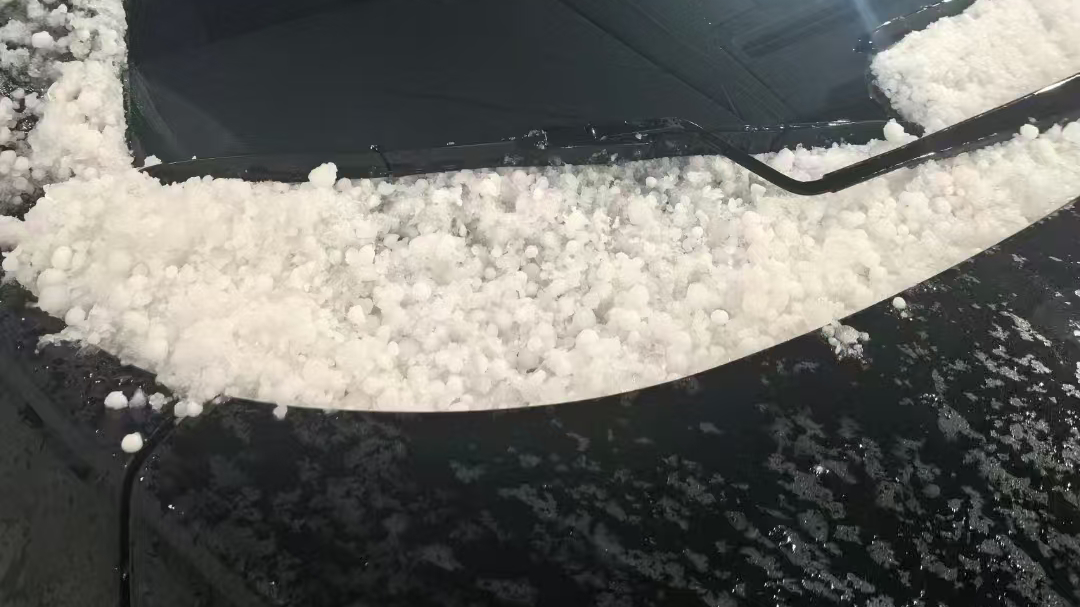 雹子突降 伤车伤心！！