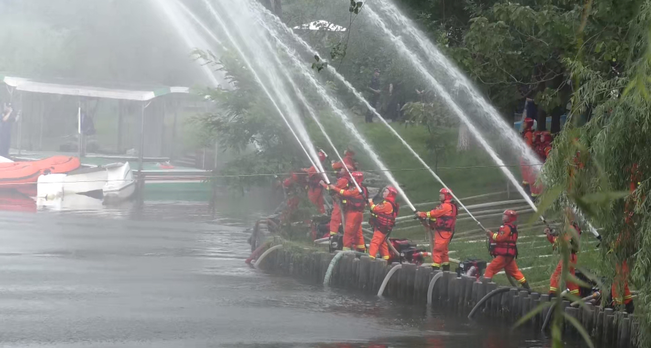 大兴区开展2025年防汛演习 大兴区开展2025年防汛演习