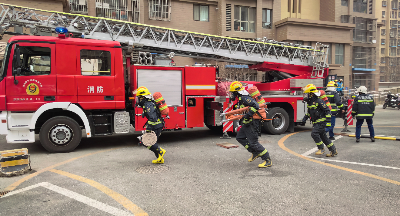 顺义区消防救援局开展高层建筑灭火救援实战演练