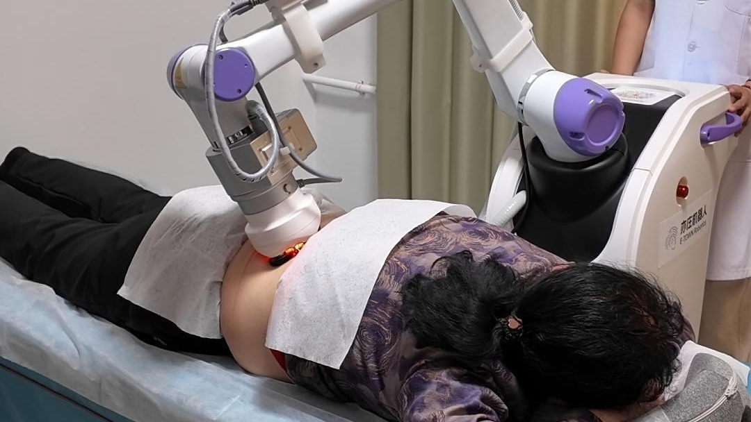 全球首个！智慧康养机器人养老驿站来了——