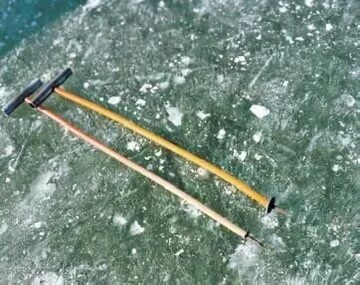 户外冰场上撒欢，冰杖暗藏风险，可别再这么用！