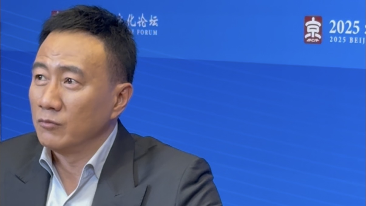 胡军直面AI剧本提问 回应愿意饰演