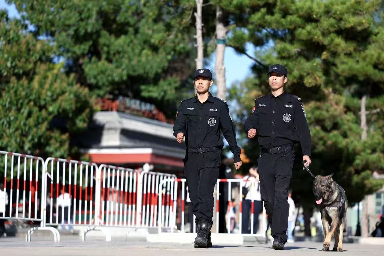 周末演出市场迎客流高峰海淀警方“一馆一策”筑牢双场馆平安防线