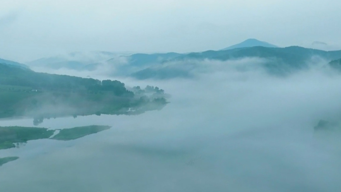 吉林桦甸：烟雨红石湖