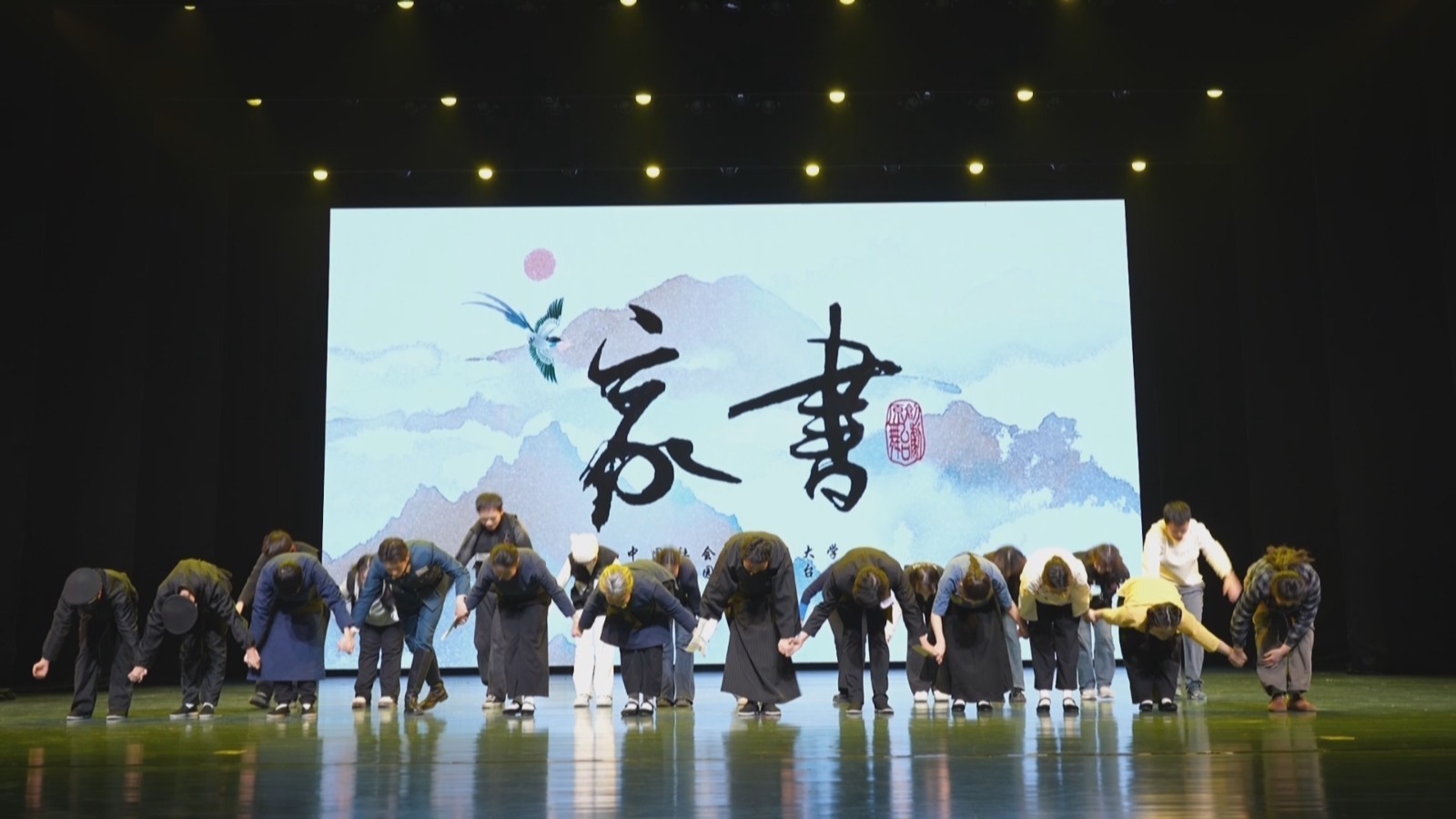 原创舞台剧《家书》在新疆和田精彩上演