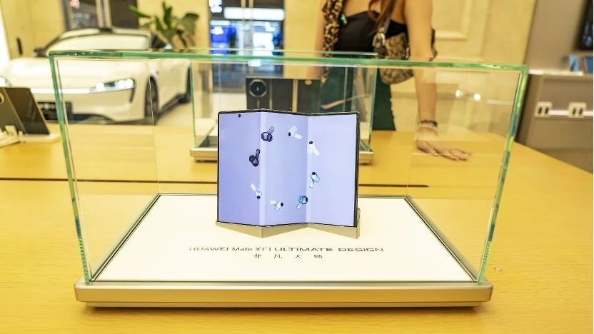 供需两侧发力，新一代智能终端再造万亿级市场