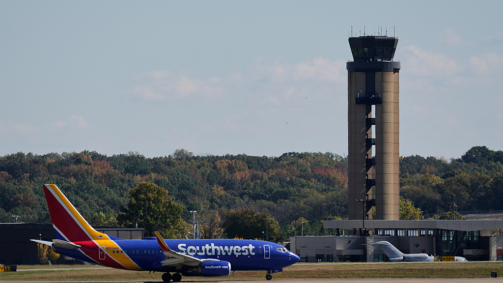 特朗普：所有空中交通管制员须立即返岗