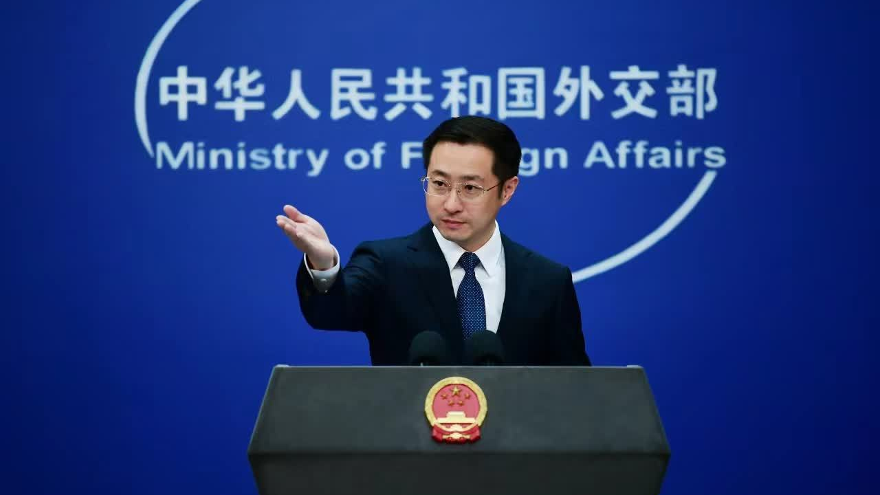 外交部回应制裁菲律宾防长：特奥多罗等人肆意妄为，必然会自食恶果