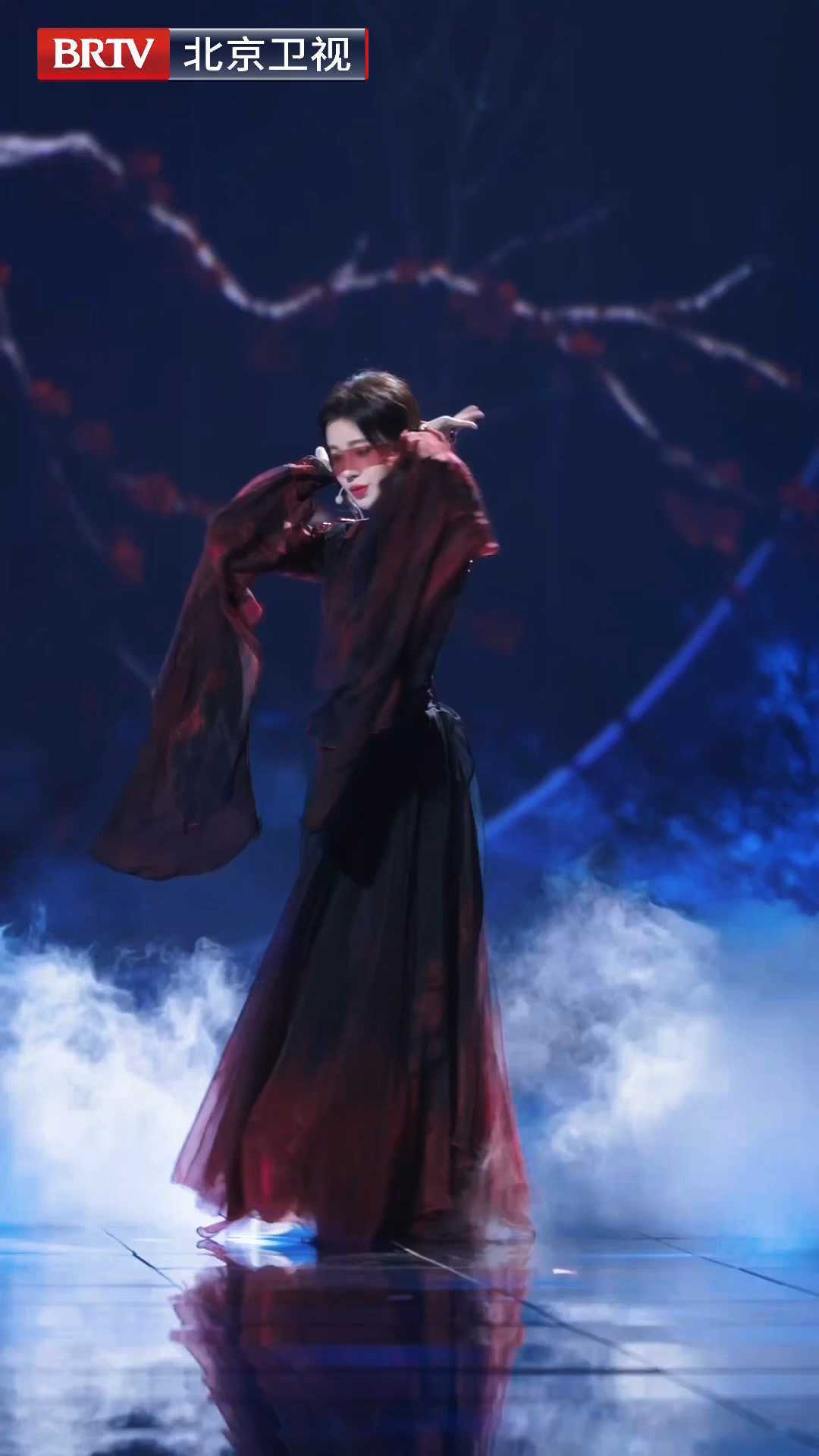 鞠婧祎红纱蒙眼绝美路透 鞠婧祎红纱蒙眼绝美路透