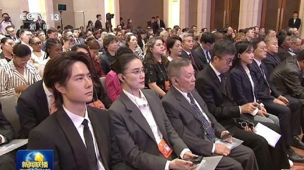 王一博和宋佳上新闻联播了