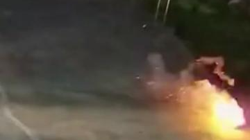 本想记录烟花燃放瞬间，结果烟花放反了