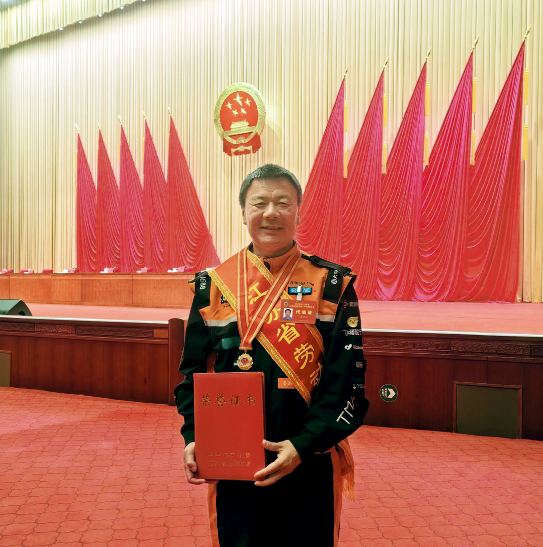 “外卖诗人”王计兵获评劳模 “外卖诗人”王计兵获评劳模