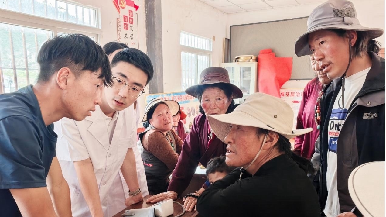 雅砻江畔 一场青春接力 ——北京协和医学院青年学子赴甘孜开展暑期社会实践