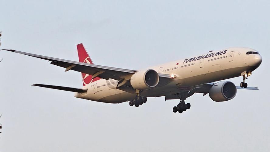 土耳其航空一架波音777客机因故障紧急降落 土耳其航空一架波音777客机因故障紧急降落