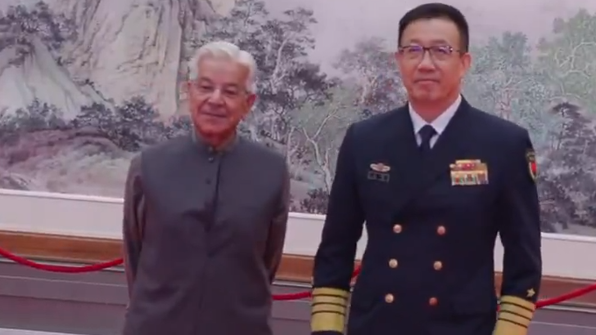 巴基斯坦国防部长阿西夫抵达上合组织国防部长会议现场